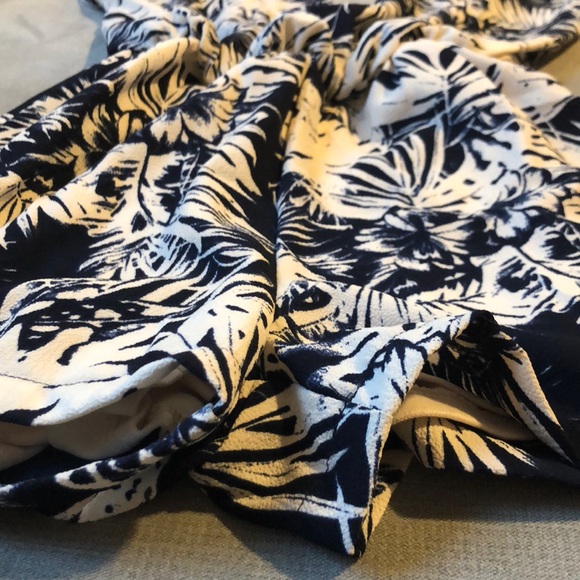 NEW Cute Charlotte Russe Summer/Beachy Romper - Picture 5 of 8